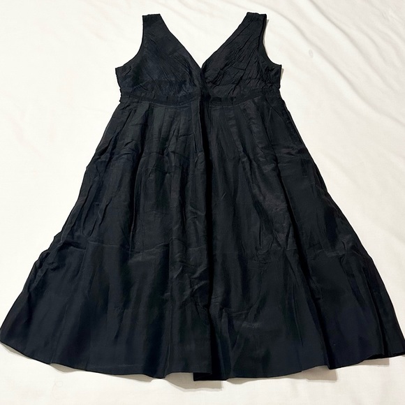 Gap Beautiful Sleeveless Fit & Flare LBD, Silk Blend, Fully Lined Midi Dress- 10 - Picture 7 of 17